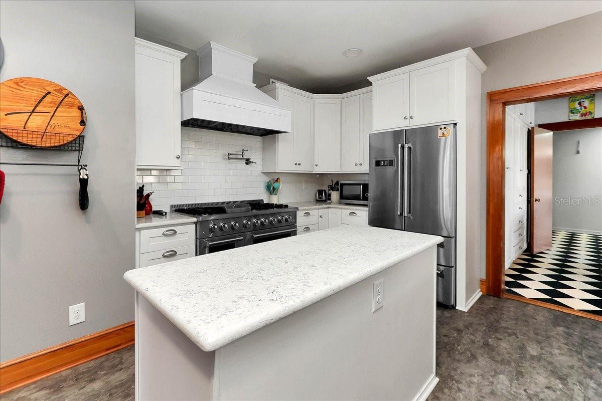 Image 32 of 89 For 405 Lakeshore Drive