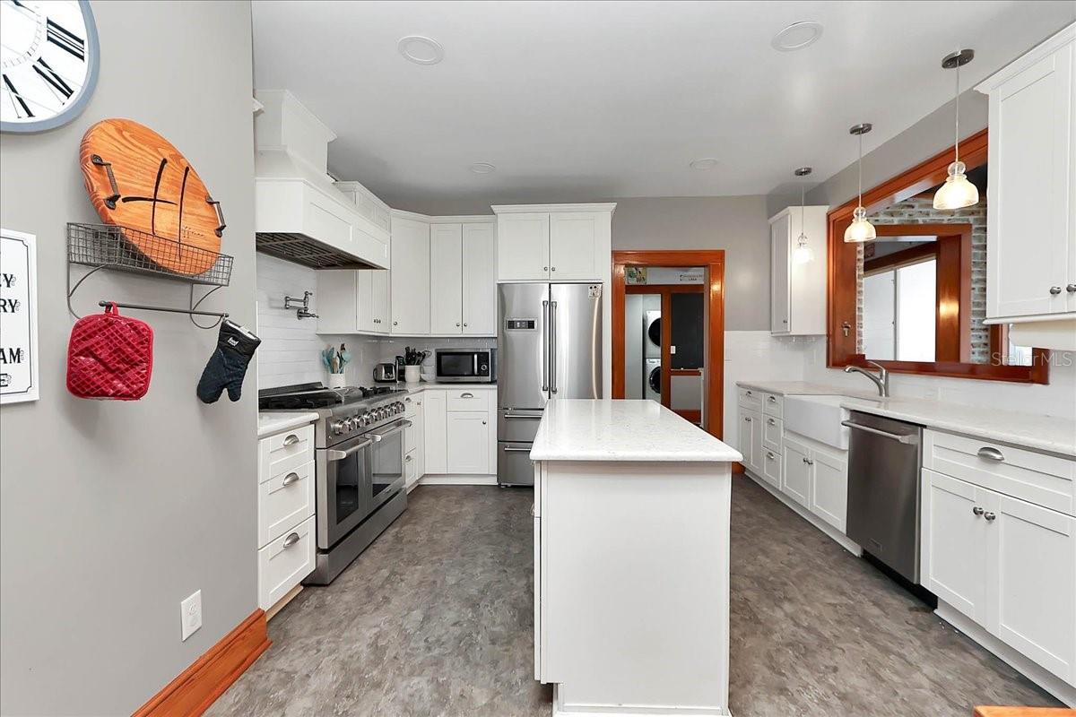 Image 33 of 89 For 405 Lakeshore Drive