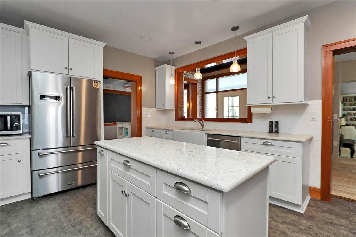 Image 35 of 89 For 405 Lakeshore Drive