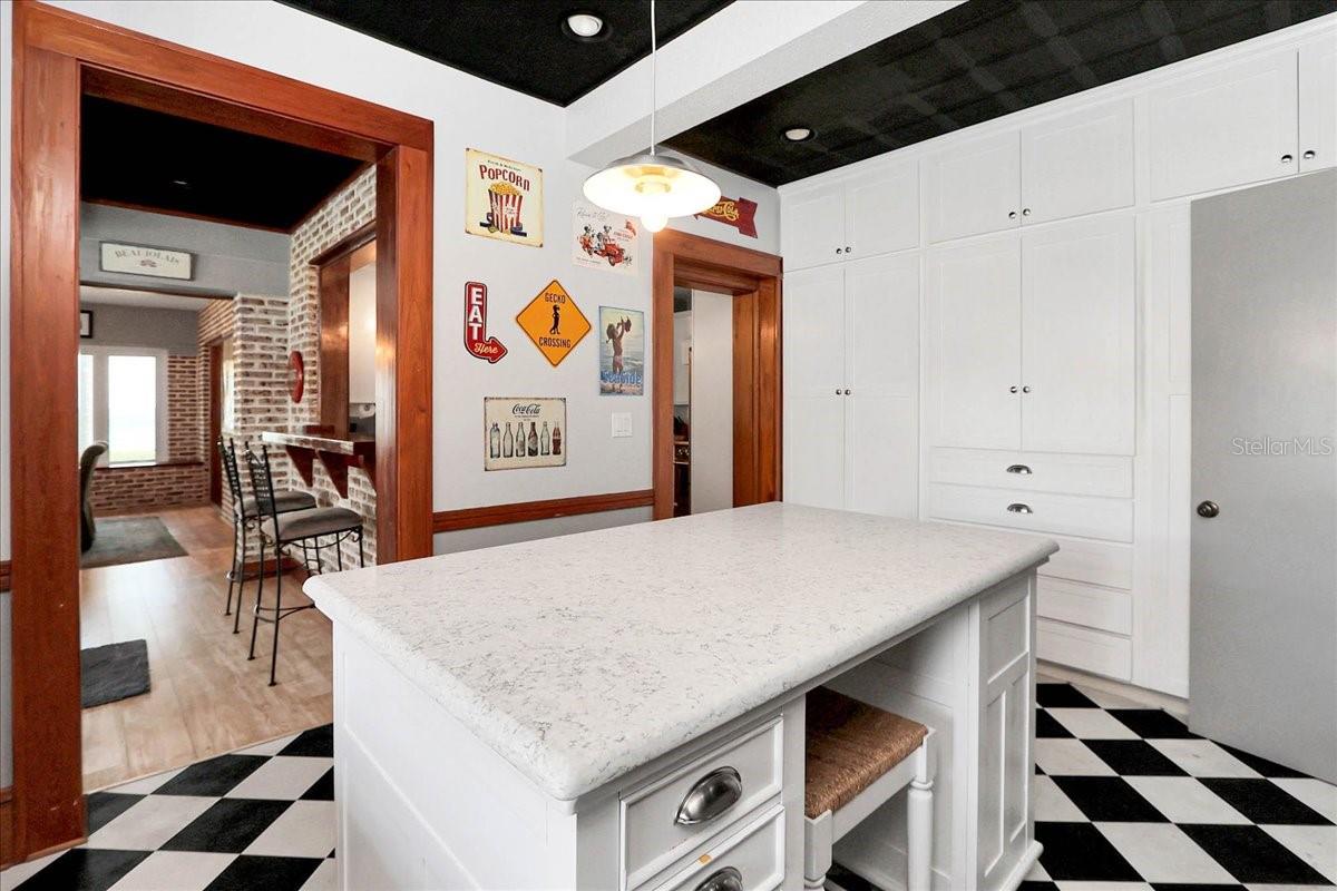 Image 39 of 89 For 405 Lakeshore Drive