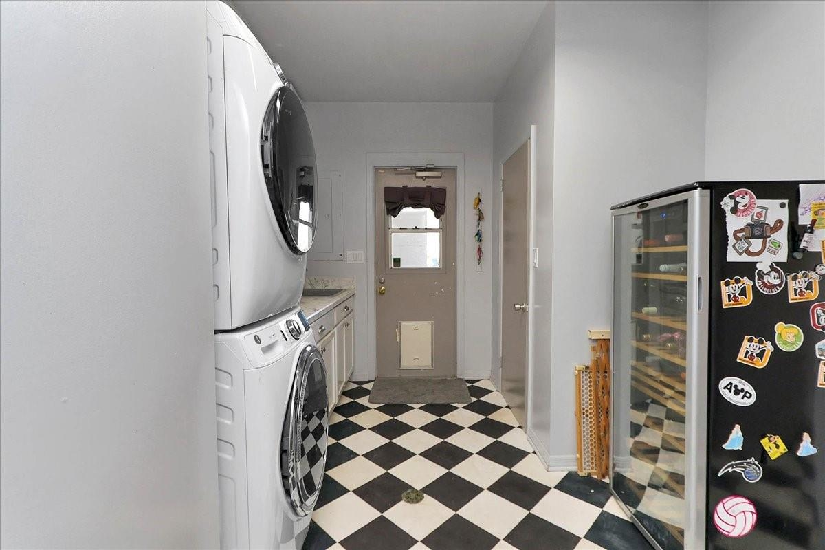 Image 42 of 89 For 405 Lakeshore Drive