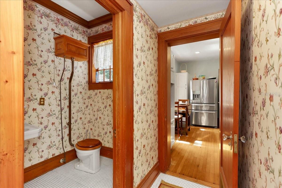 Image 44 of 89 For 405 Lakeshore Drive