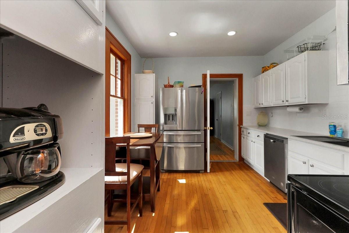 Image 45 of 89 For 405 Lakeshore Drive