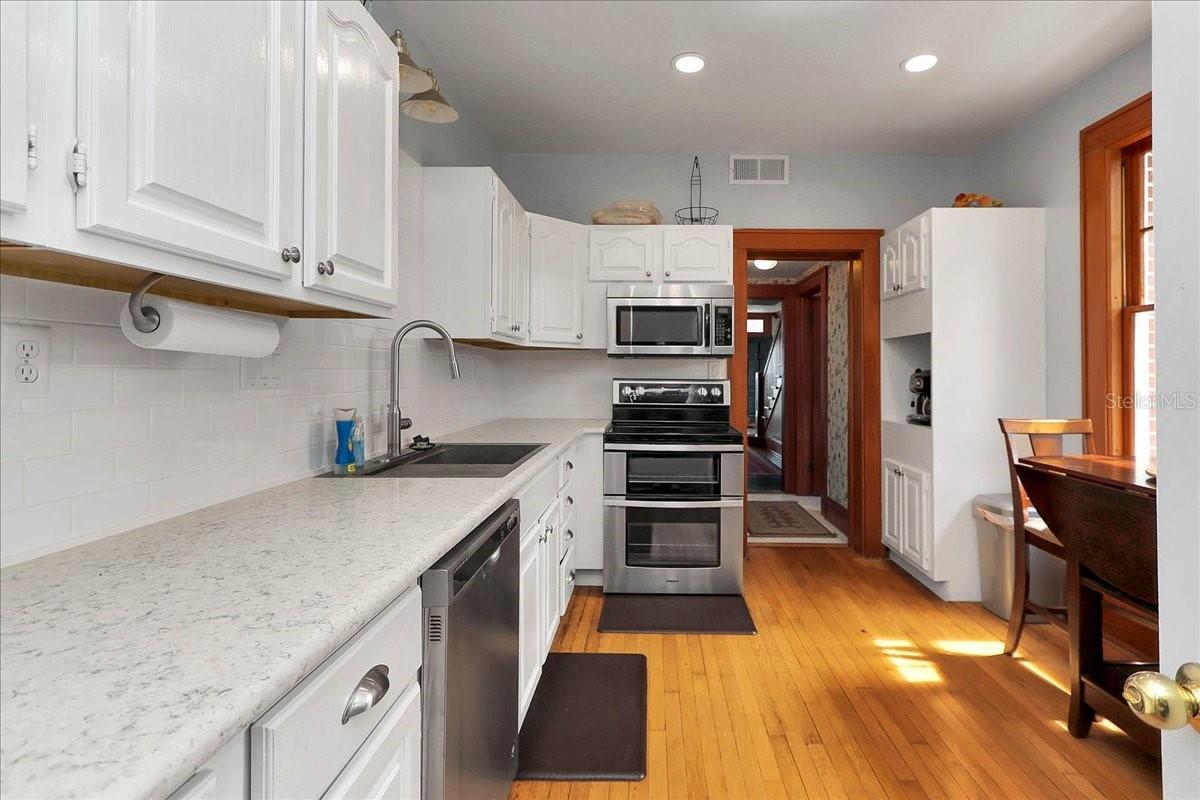 Image 46 of 89 For 405 Lakeshore Drive