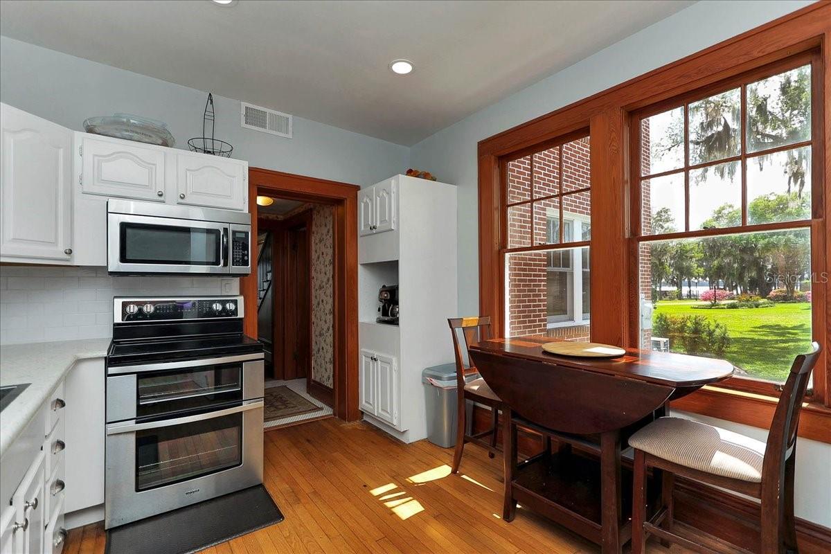 Image 47 of 89 For 405 Lakeshore Drive