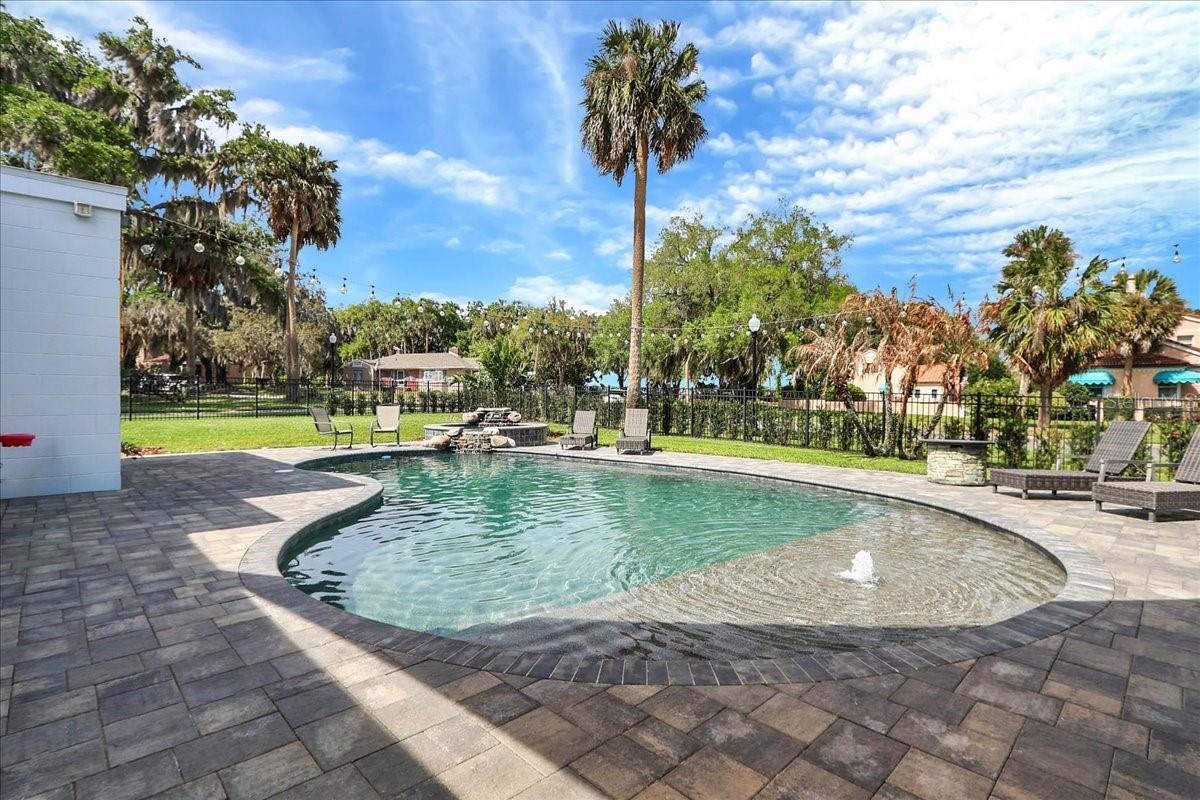 Image 5 of 89 For 405 Lakeshore Drive