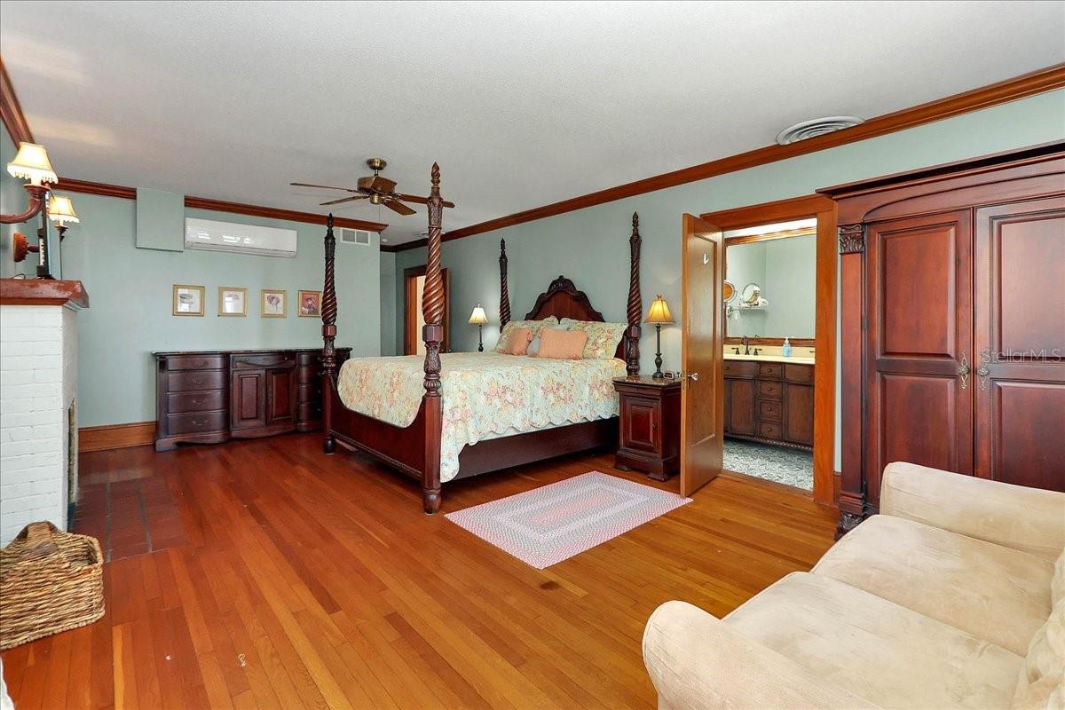 Image 54 of 89 For 405 Lakeshore Drive