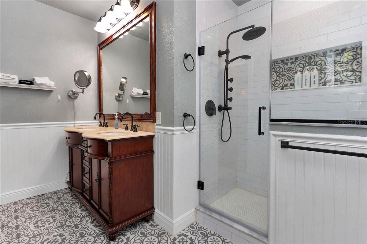 Image 55 of 89 For 405 Lakeshore Drive