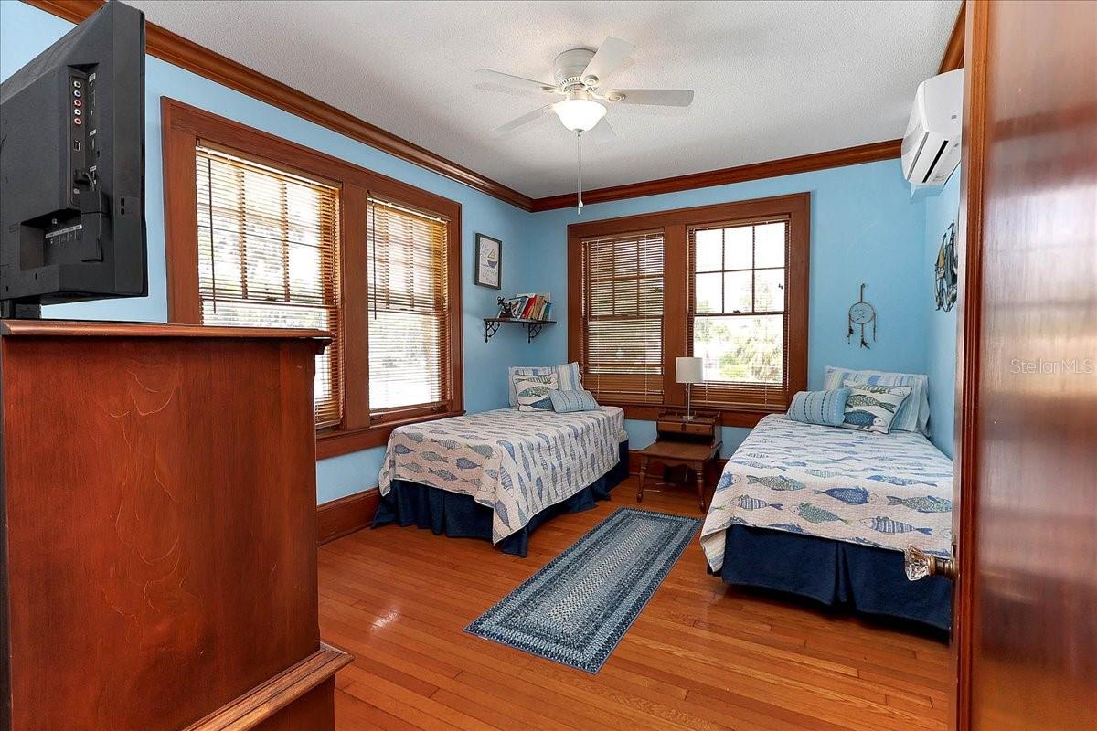 Image 56 of 89 For 405 Lakeshore Drive