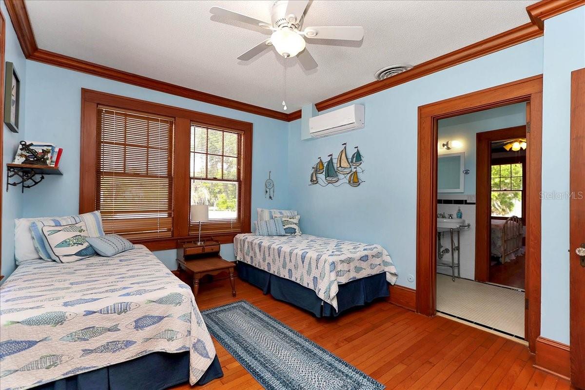 Image 57 of 89 For 405 Lakeshore Drive