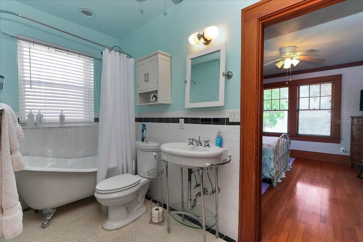 Image 58 of 89 For 405 Lakeshore Drive