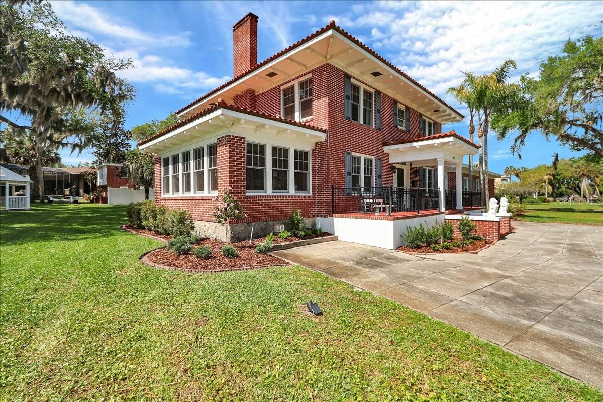 Image 77 of 89 For 405 Lakeshore Drive