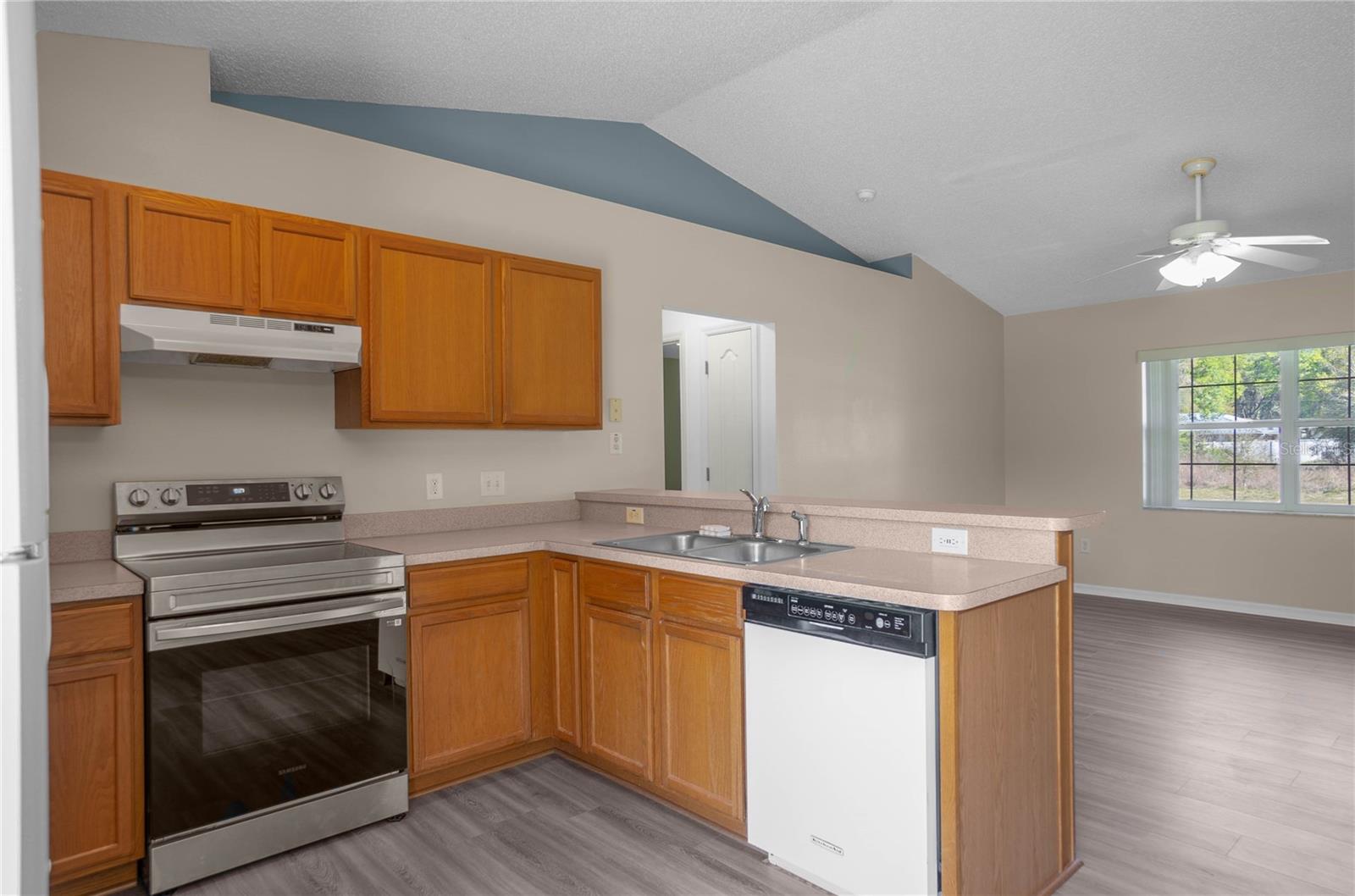 Image 14 of 33 For 3926 Bennett Street