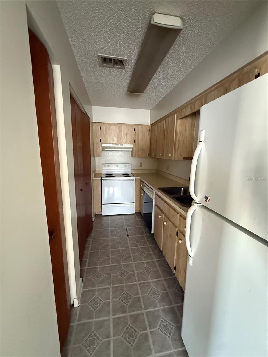 Image 5 of 6 For 3032 5th Terrace F