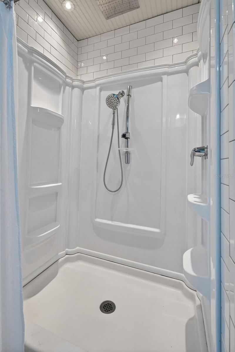 Image 26 of 60 For 5572 Marlin Point