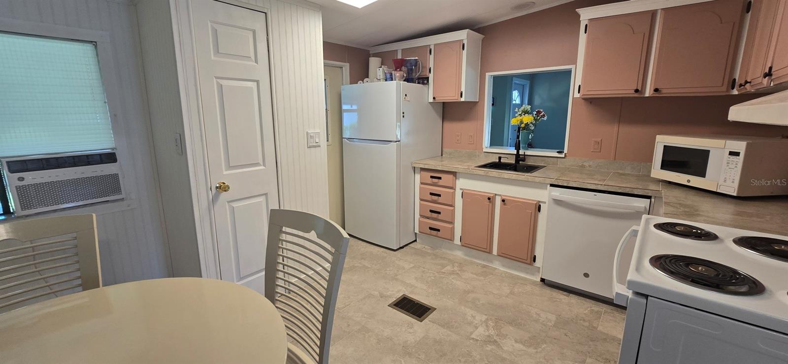 Image 6 of 14 For 516 Jason Drive