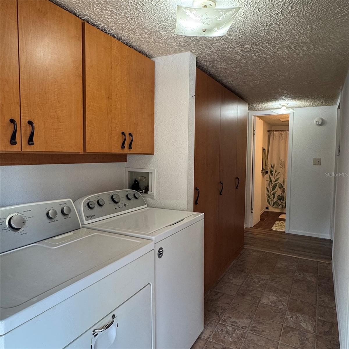 Image 25 of 33 For 6845 Sunnyview Point