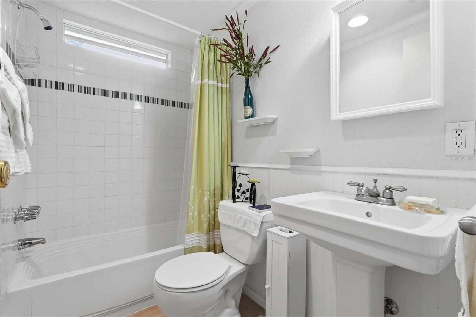 Image 24 of 39 For 18558 12th Court