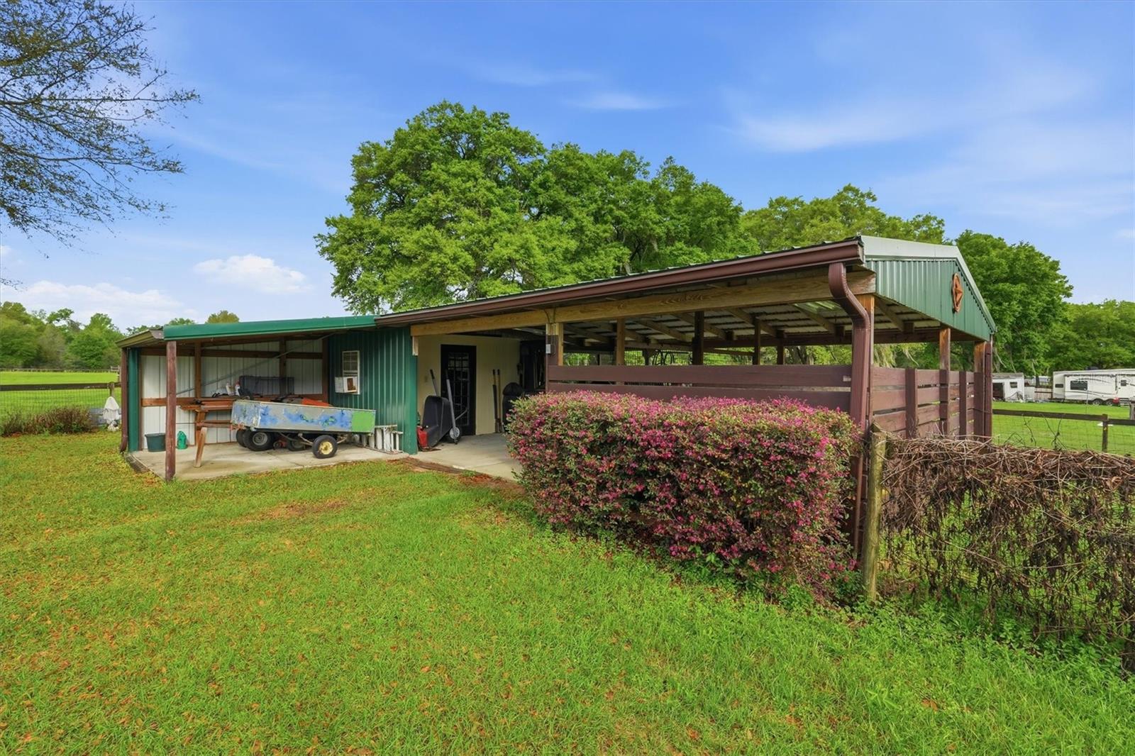 Image 26 of 39 For 18558 12th Court