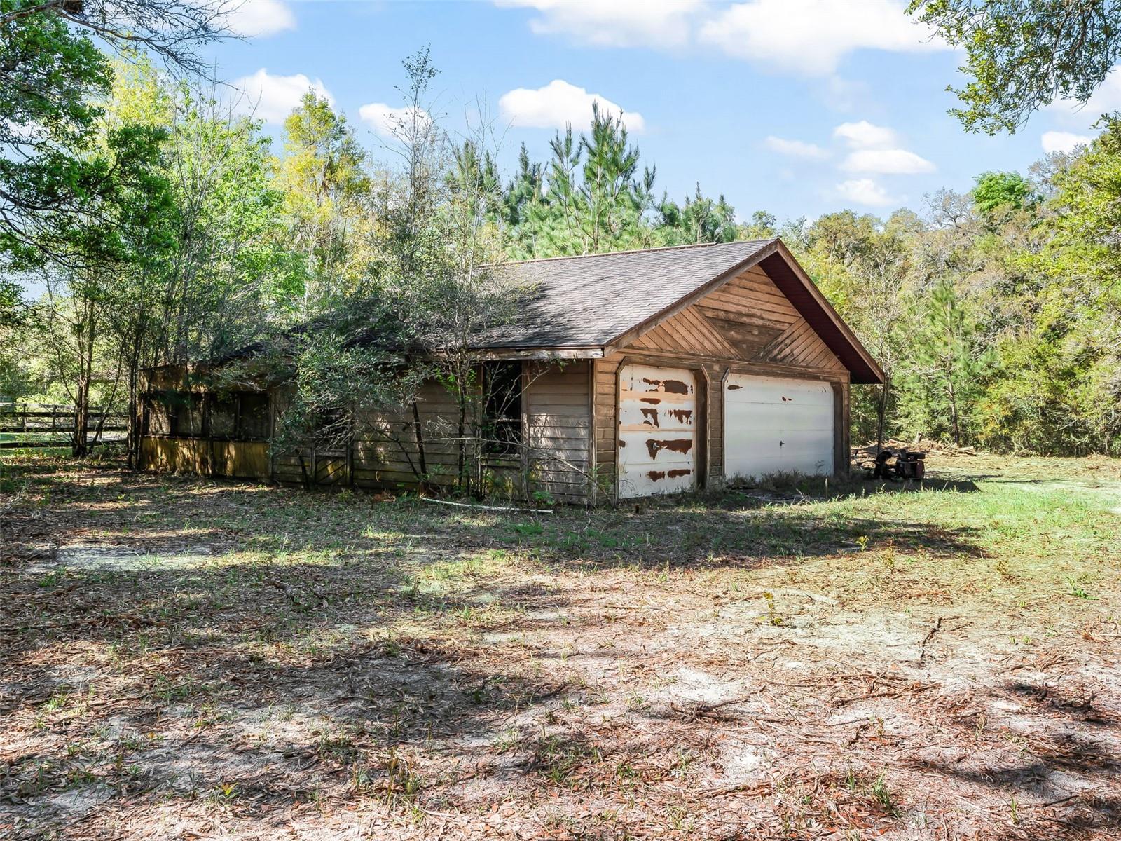 Image 14 of 18 For 68 Lake View Drive E