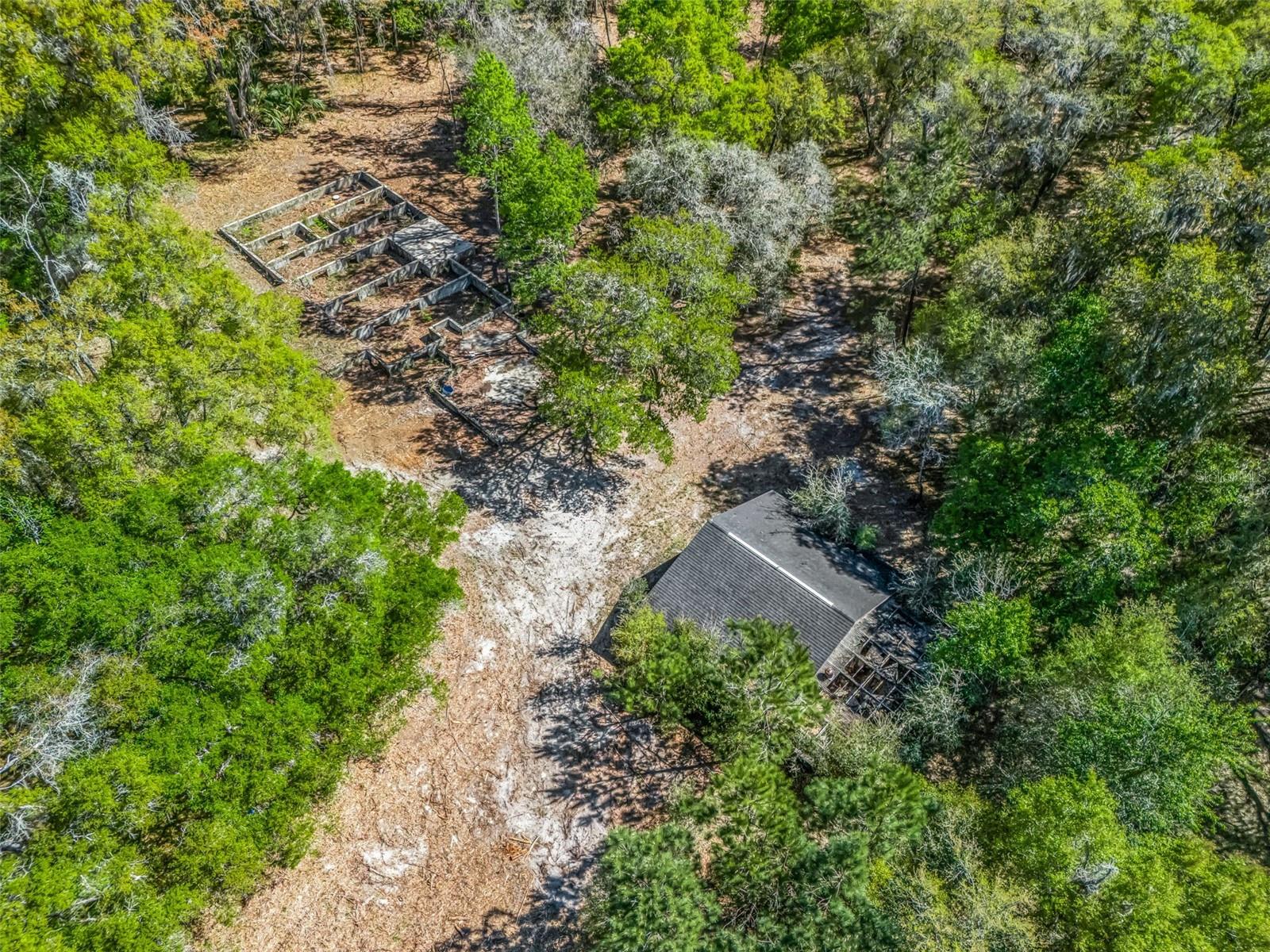 Image 4 of 18 For 68 Lake View Drive E