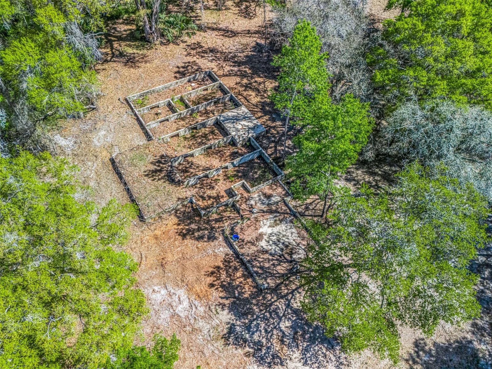 Image 5 of 18 For 68 Lake View Drive E