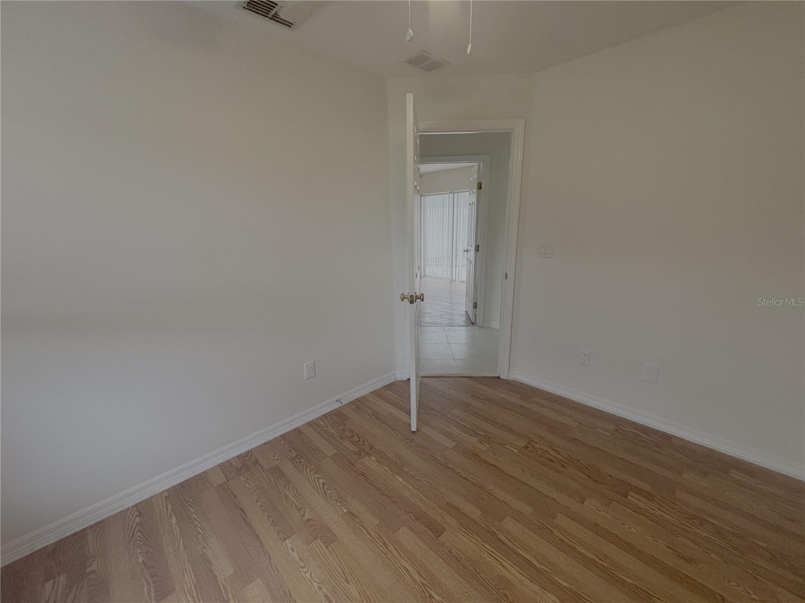 Image 19 of 31 For 11435 140th Avenue