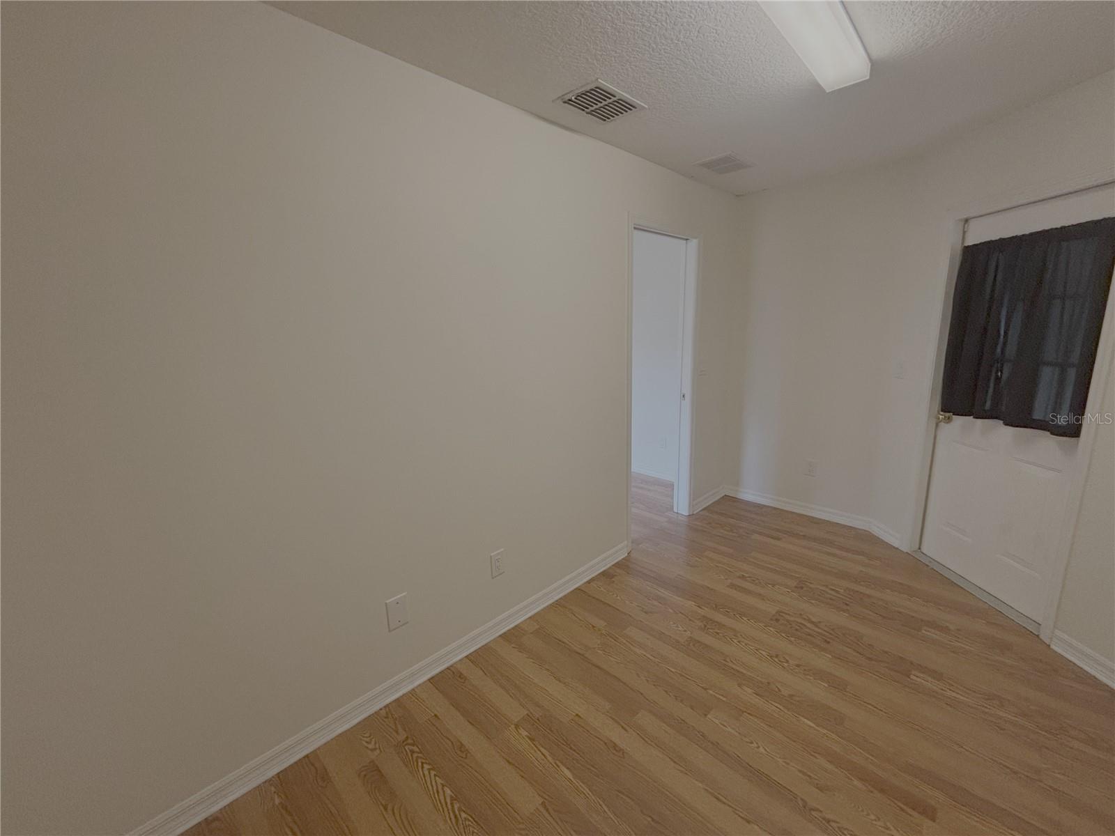 Image 21 of 31 For 11435 140th Avenue