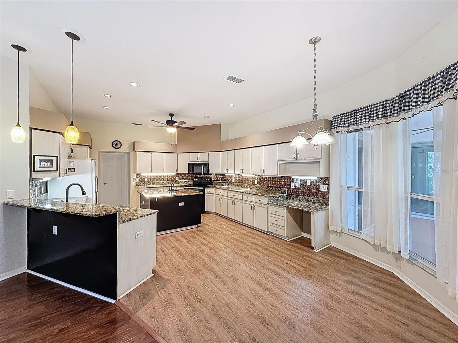 Image 19 of 83 For 19295 90th Lane Road