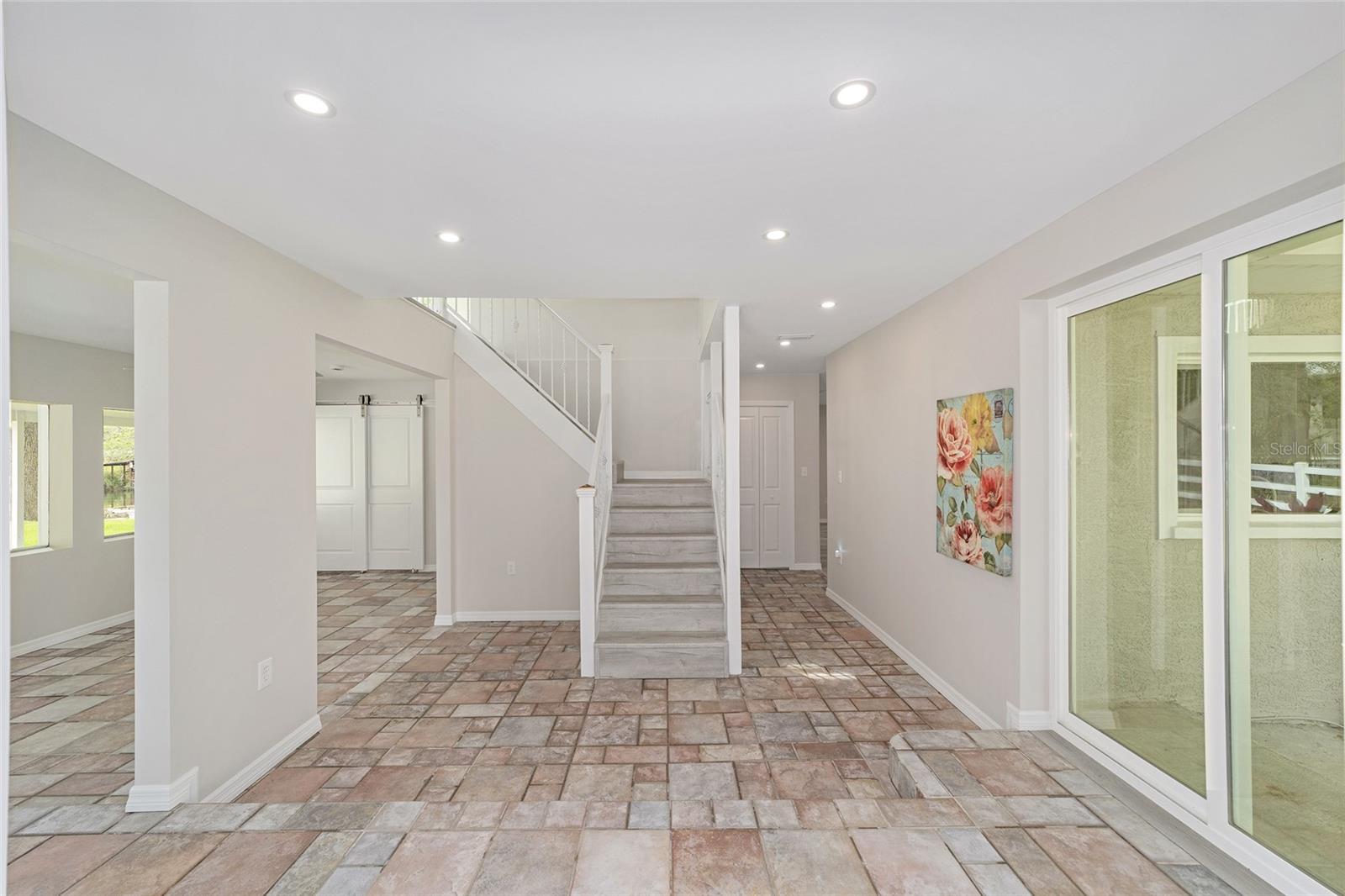 Image 19 of 87 For 34 Garden Mall Court