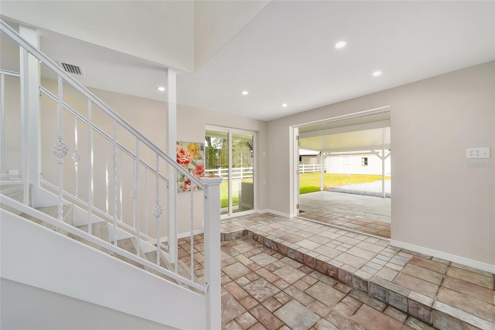 Image 20 of 87 For 34 Garden Mall Court