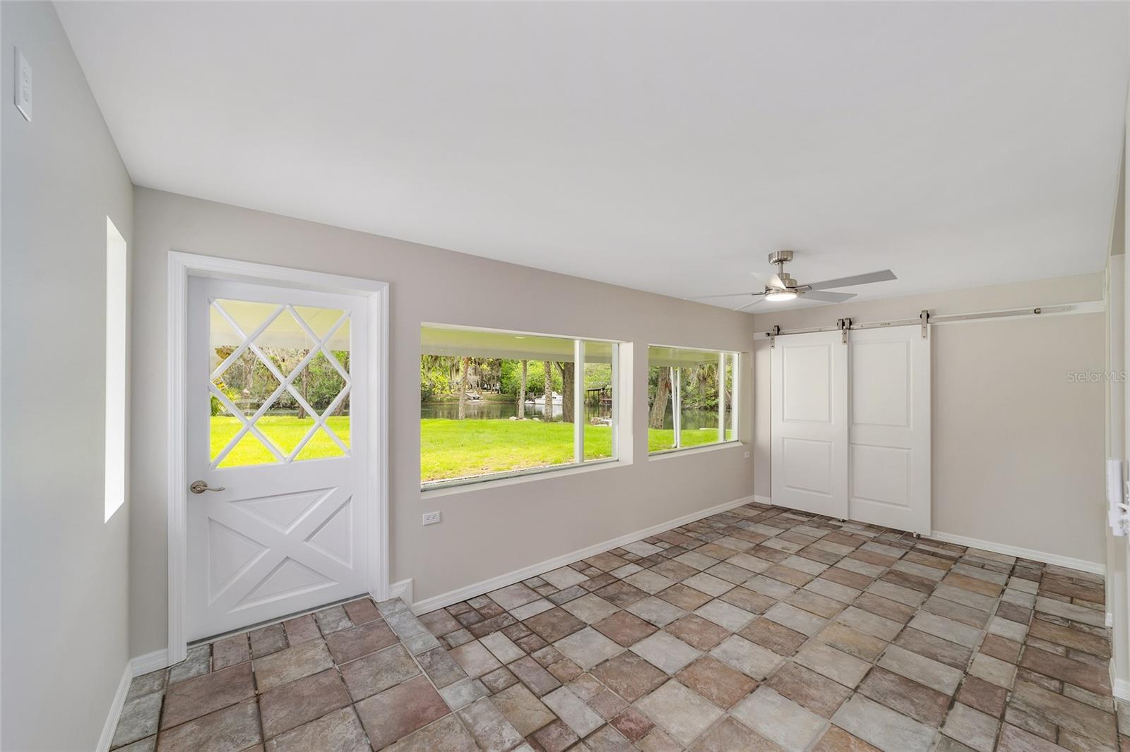 Image 22 of 87 For 34 Garden Mall Court