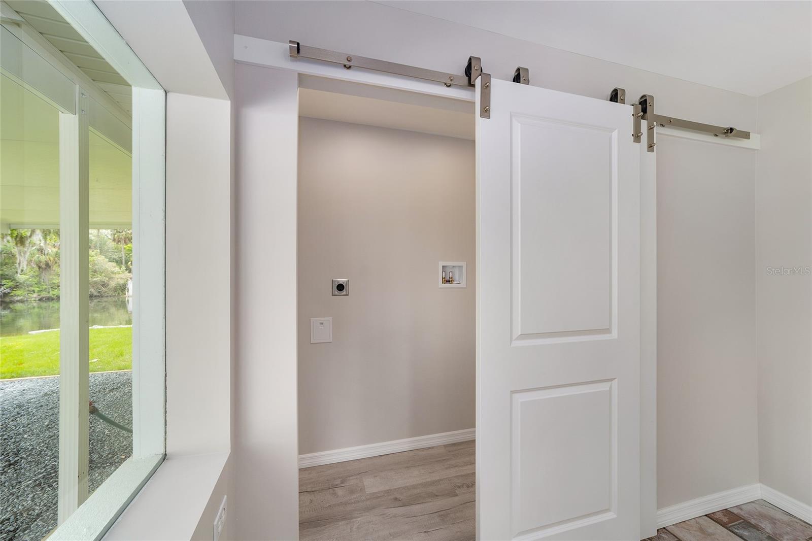 Image 25 of 87 For 34 Garden Mall Court