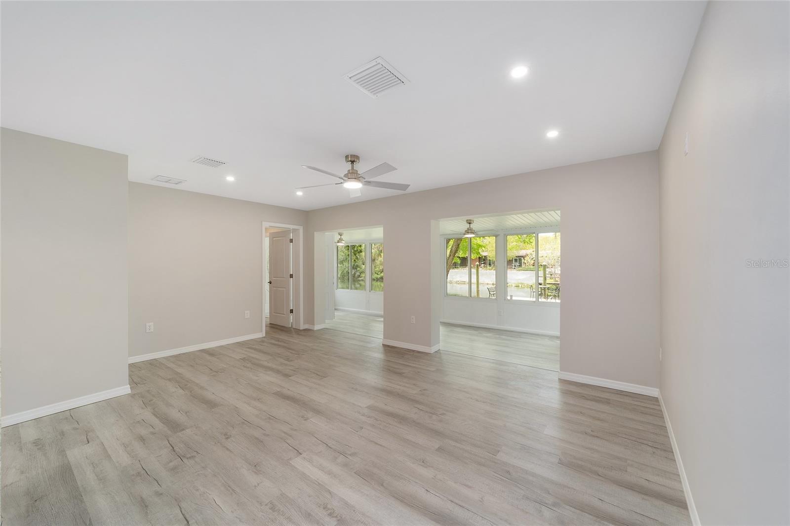 Image 26 of 87 For 34 Garden Mall Court