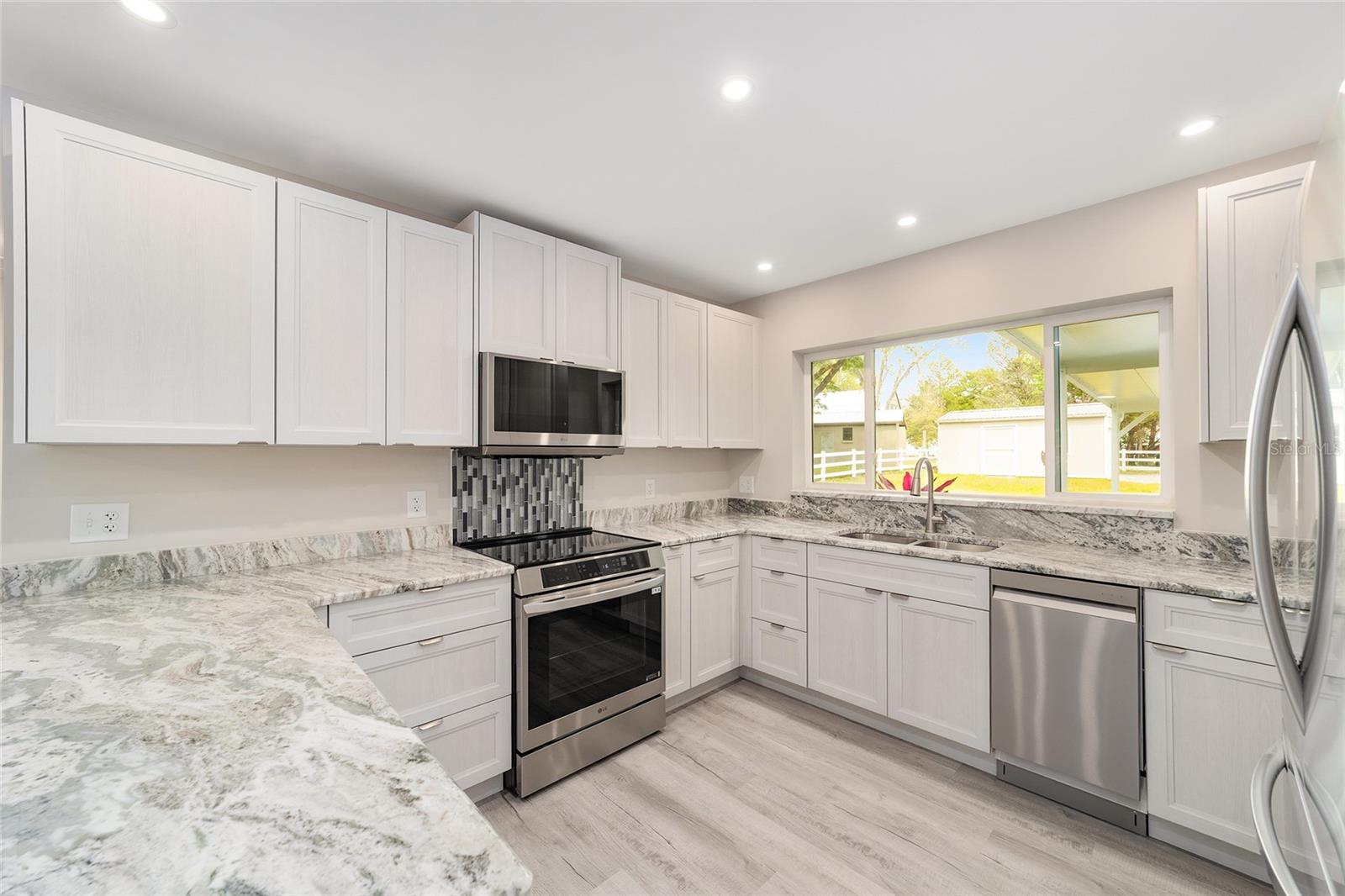 Image 30 of 87 For 34 Garden Mall Court