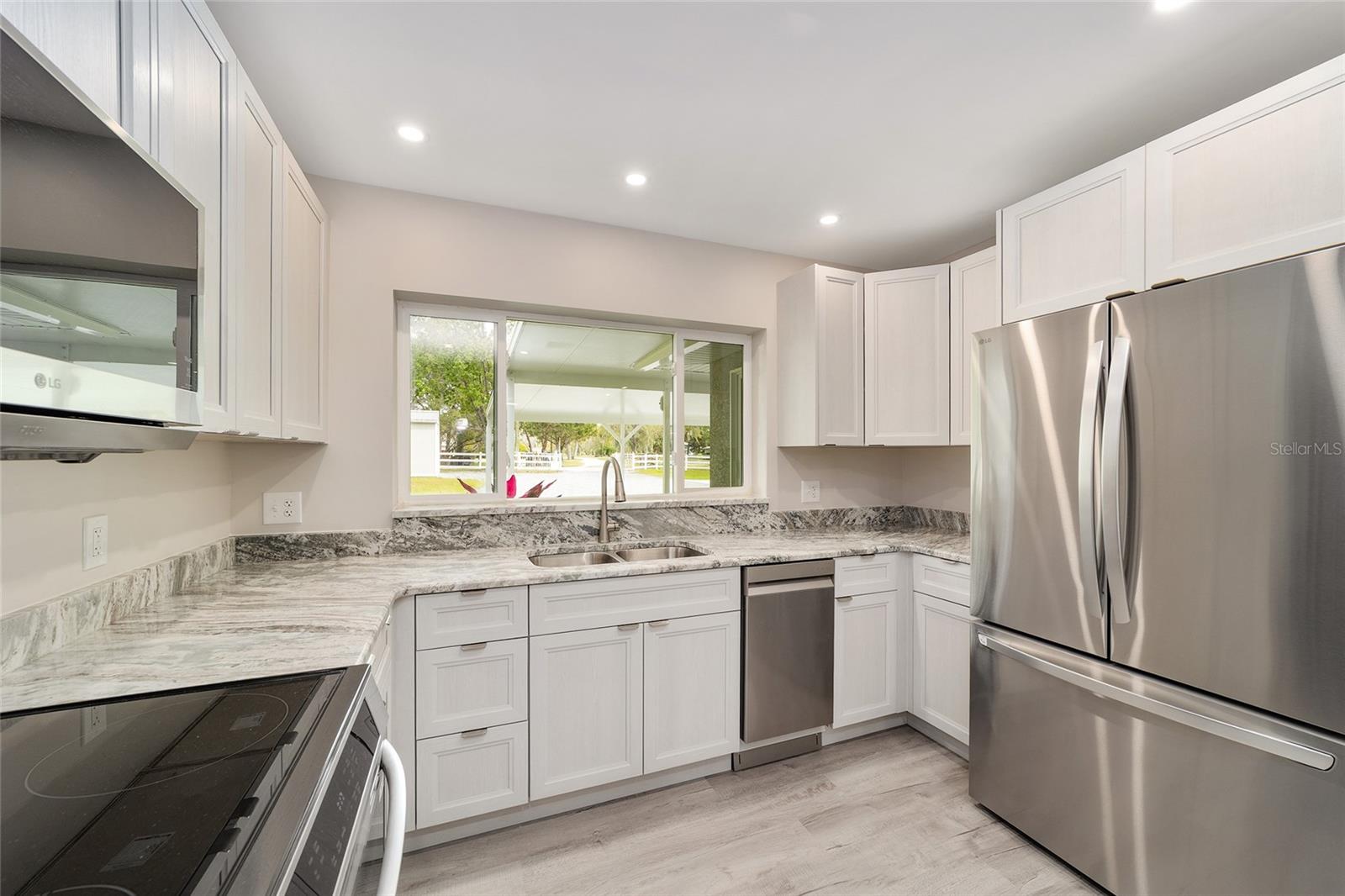 Image 32 of 87 For 34 Garden Mall Court