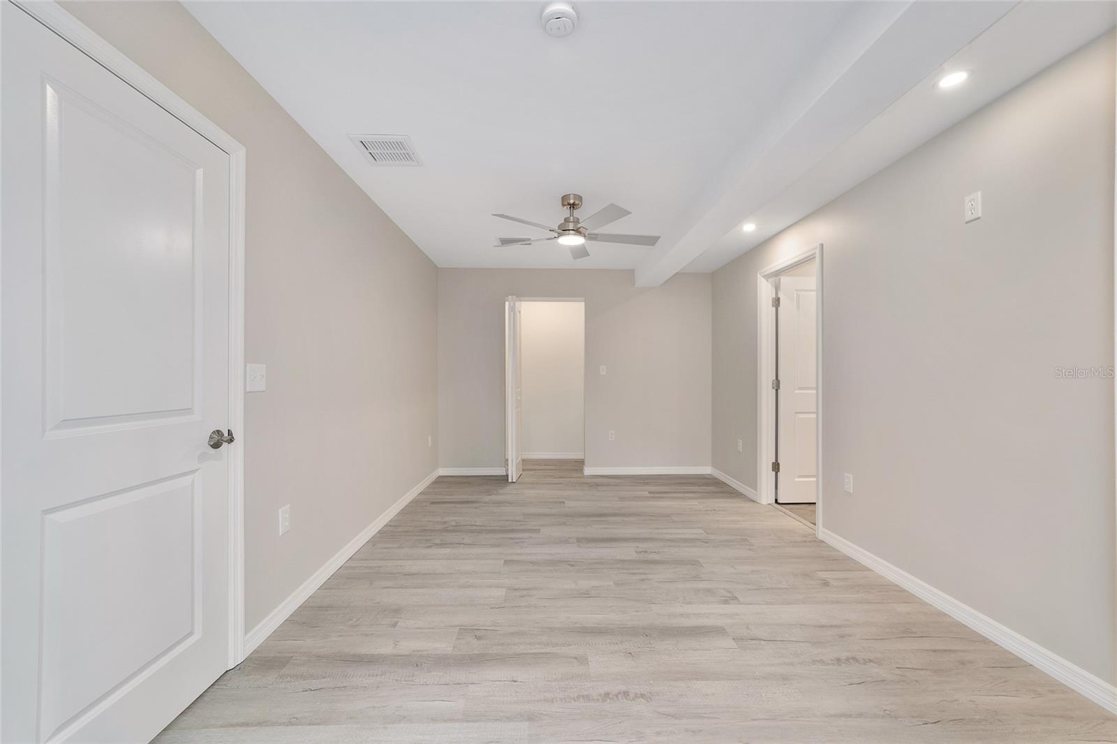 Image 38 of 87 For 34 Garden Mall Court