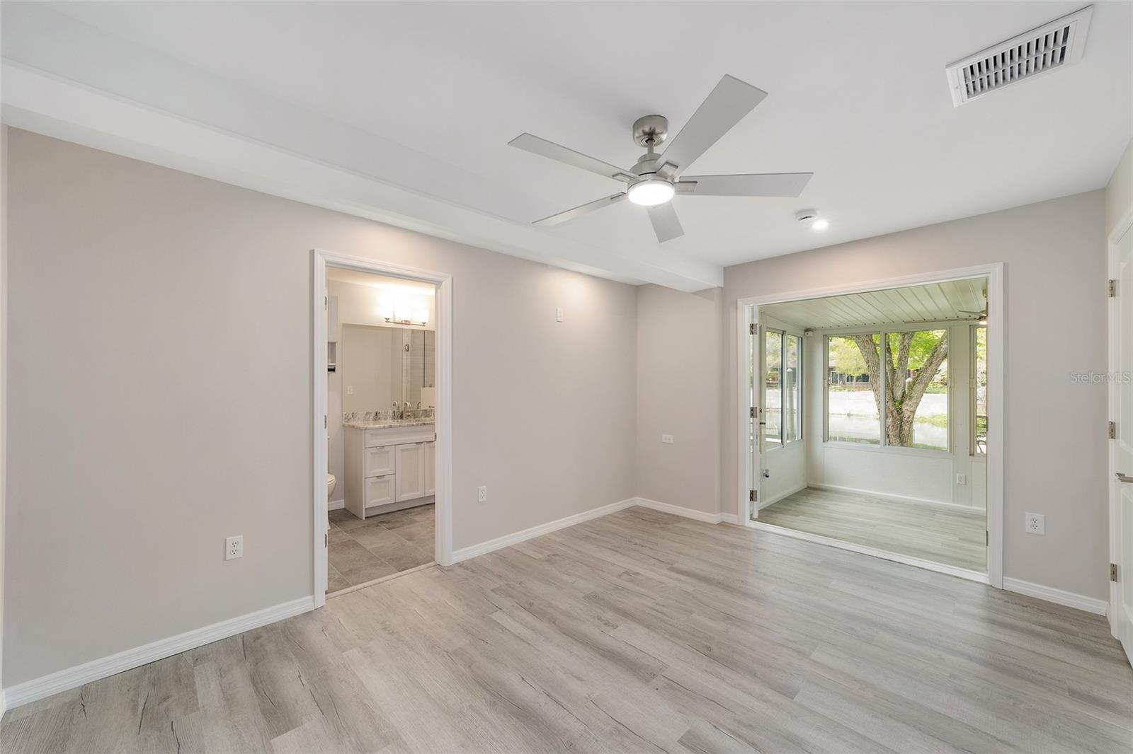 Image 39 of 87 For 34 Garden Mall Court