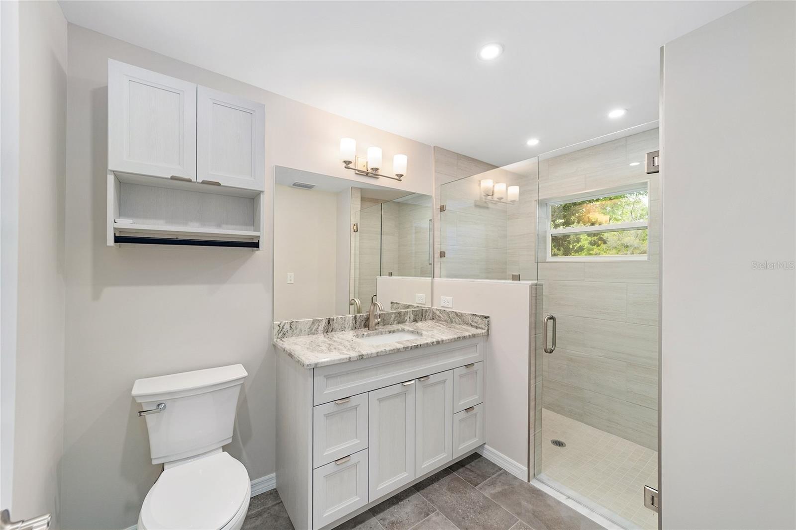 Image 40 of 87 For 34 Garden Mall Court