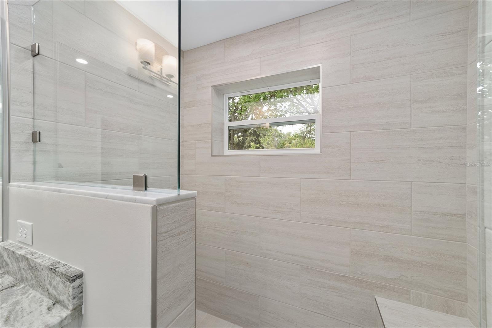 Image 41 of 87 For 34 Garden Mall Court