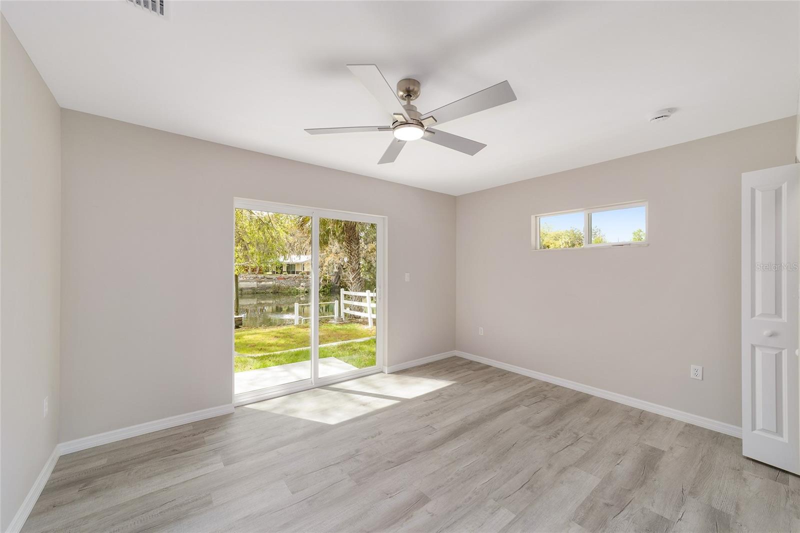 Image 42 of 87 For 34 Garden Mall Court