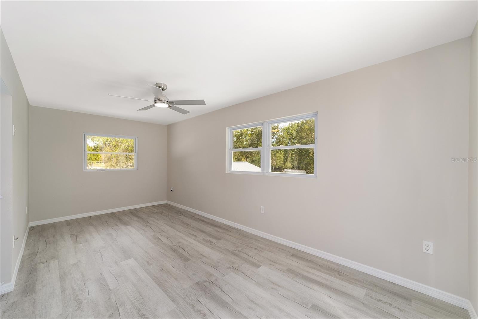 Image 54 of 87 For 34 Garden Mall Court