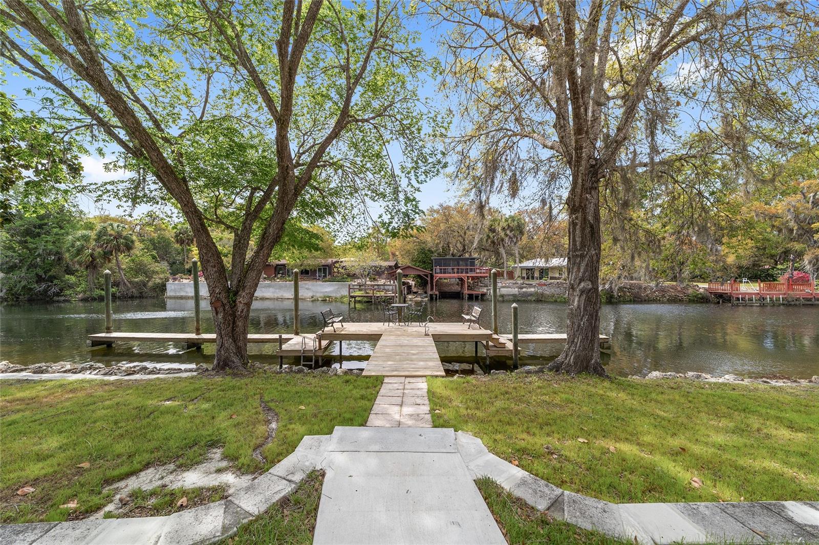 Image 6 of 87 For 34 Garden Mall Court