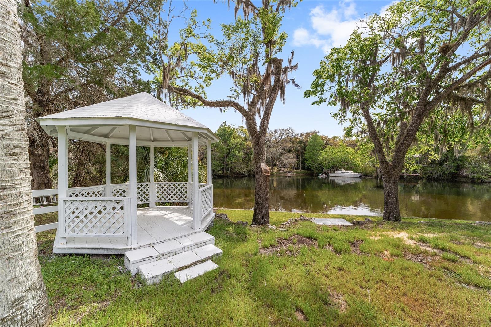 Image 60 of 87 For 34 Garden Mall Court