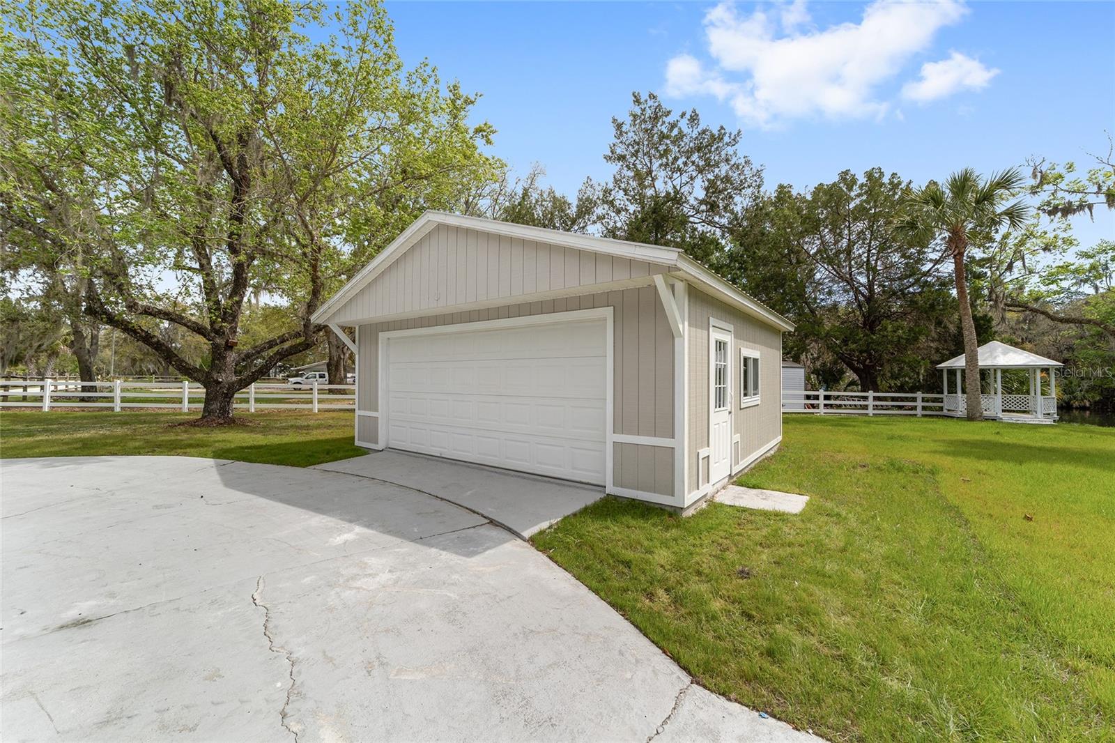 Image 63 of 87 For 34 Garden Mall Court