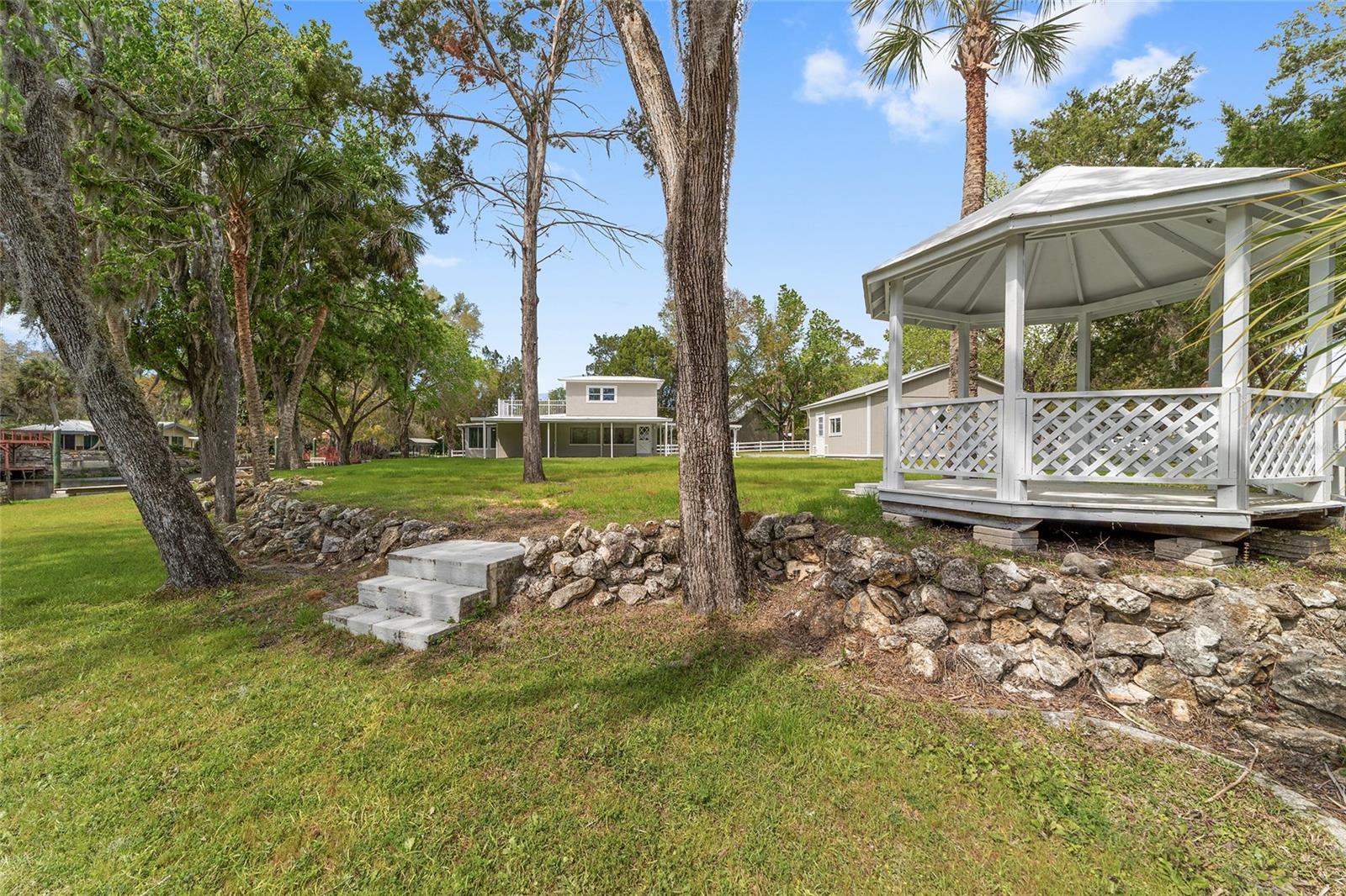 Image 68 of 87 For 34 Garden Mall Court