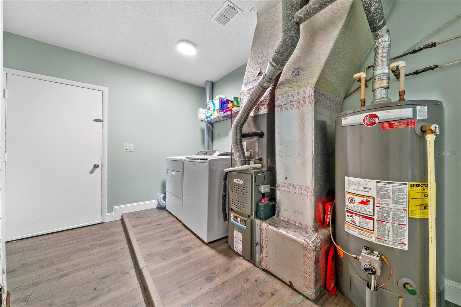 Image 16 of 19 For 9318 Spring Terrace