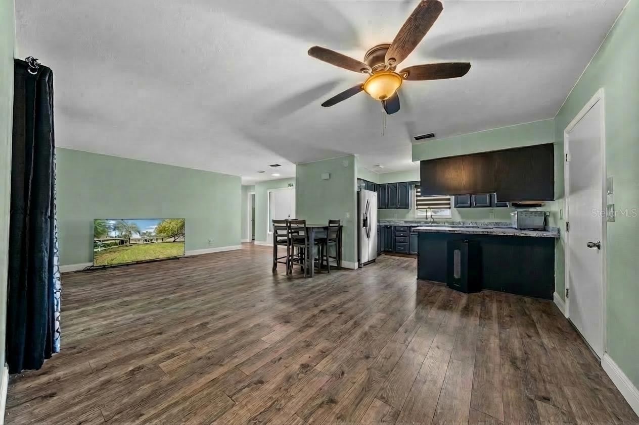 Image 4 of 19 For 9318 Spring Terrace