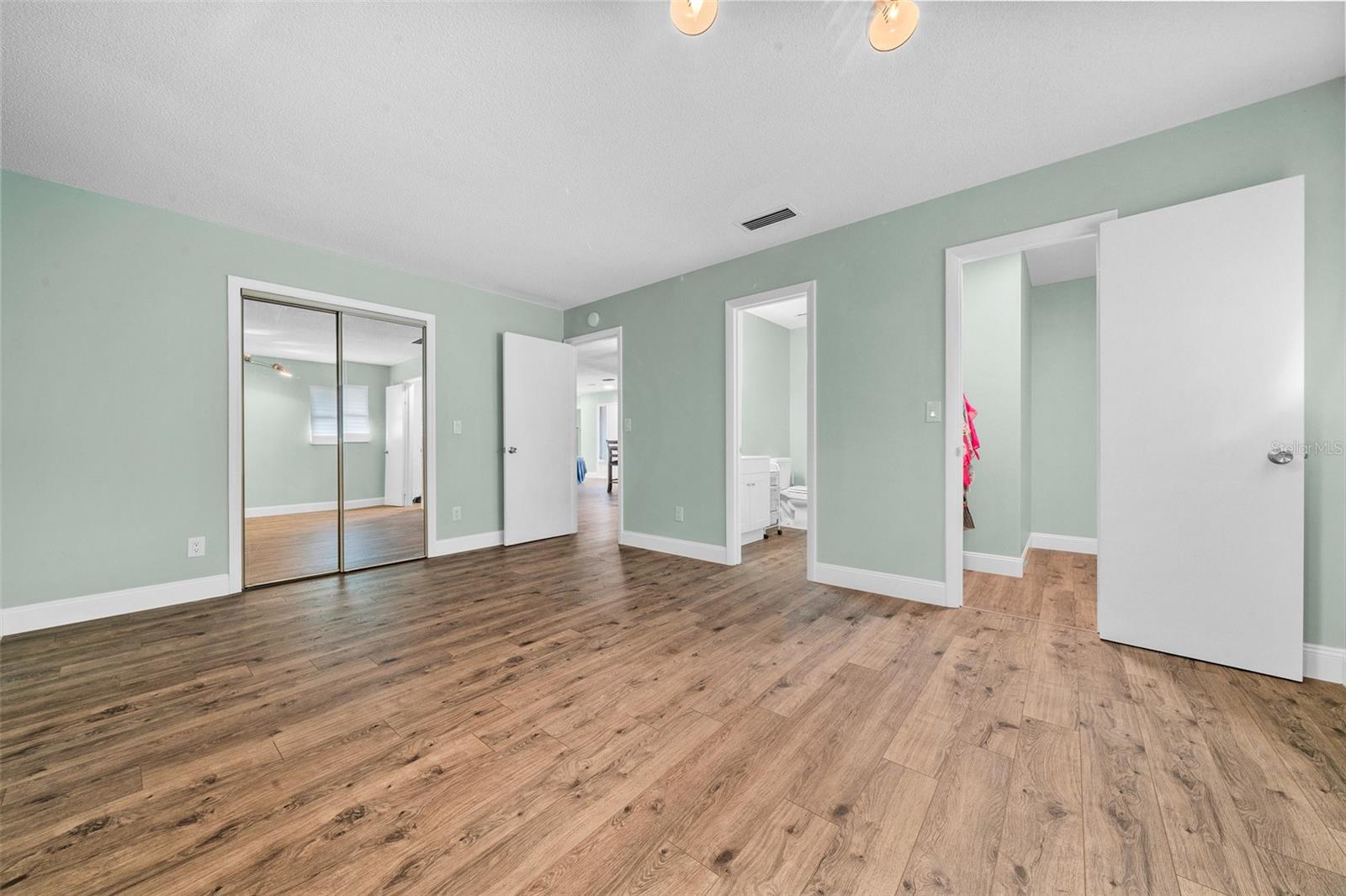 Image 7 of 19 For 9318 Spring Terrace