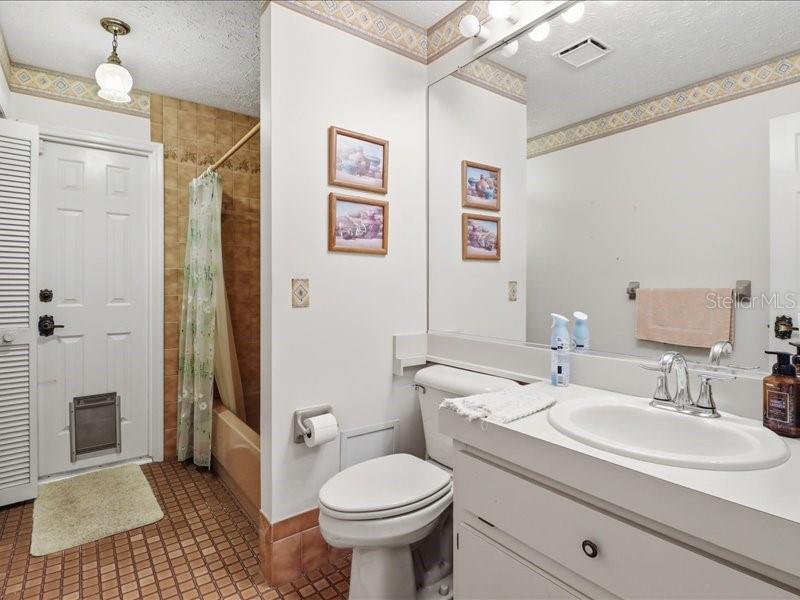 Image 16 of 69 For 240 Indianapolis Avenue